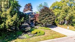 6 COTTONWOOD COURT Hamilton, ON L9G 3W1