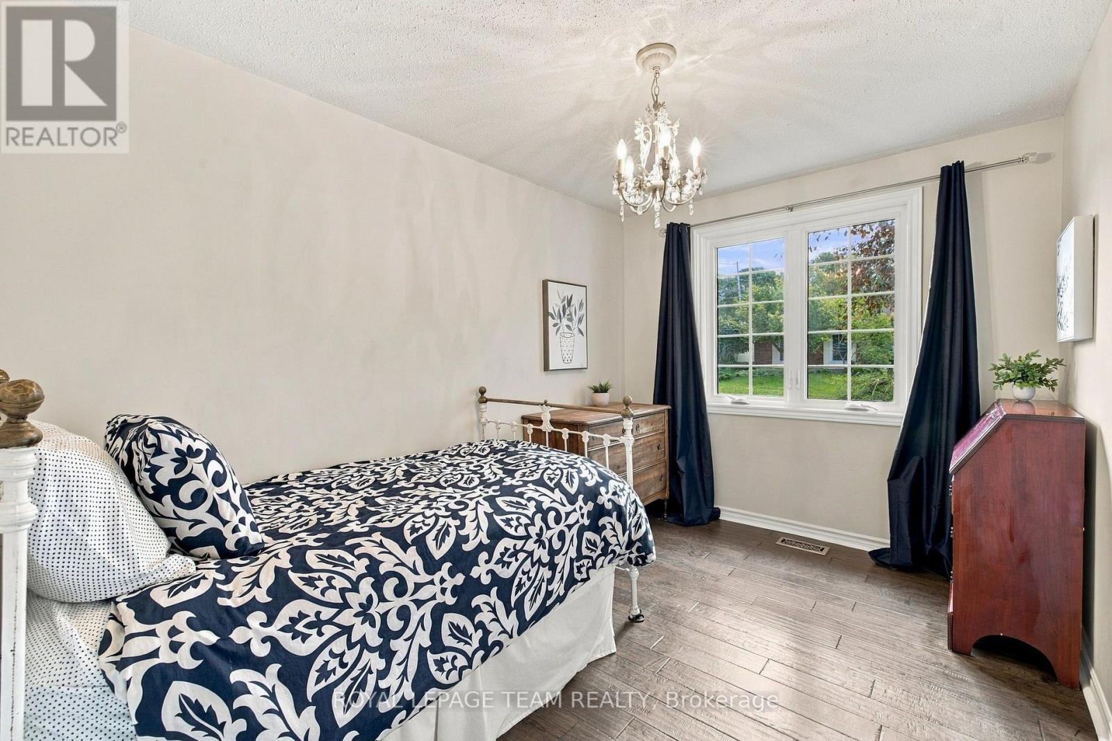 1377 Fontenay Crescent, Ottawa, ON