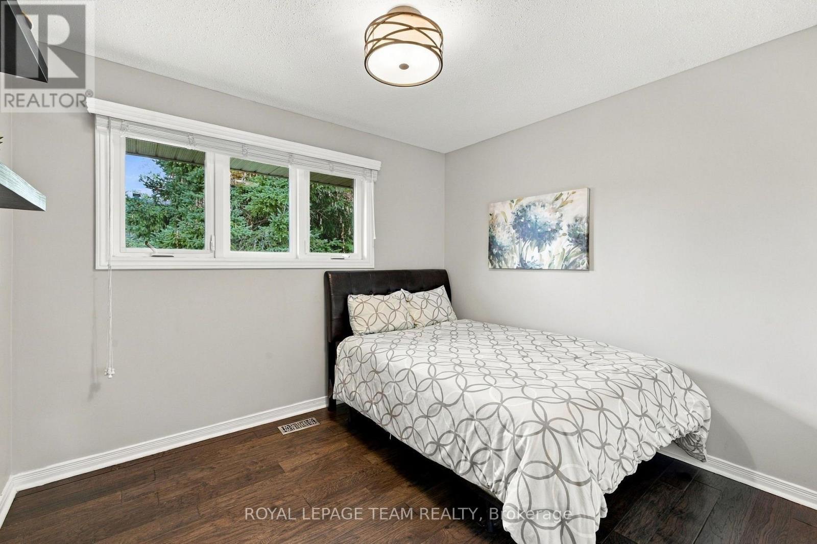 1377 Fontenay Crescent, Ottawa, ON