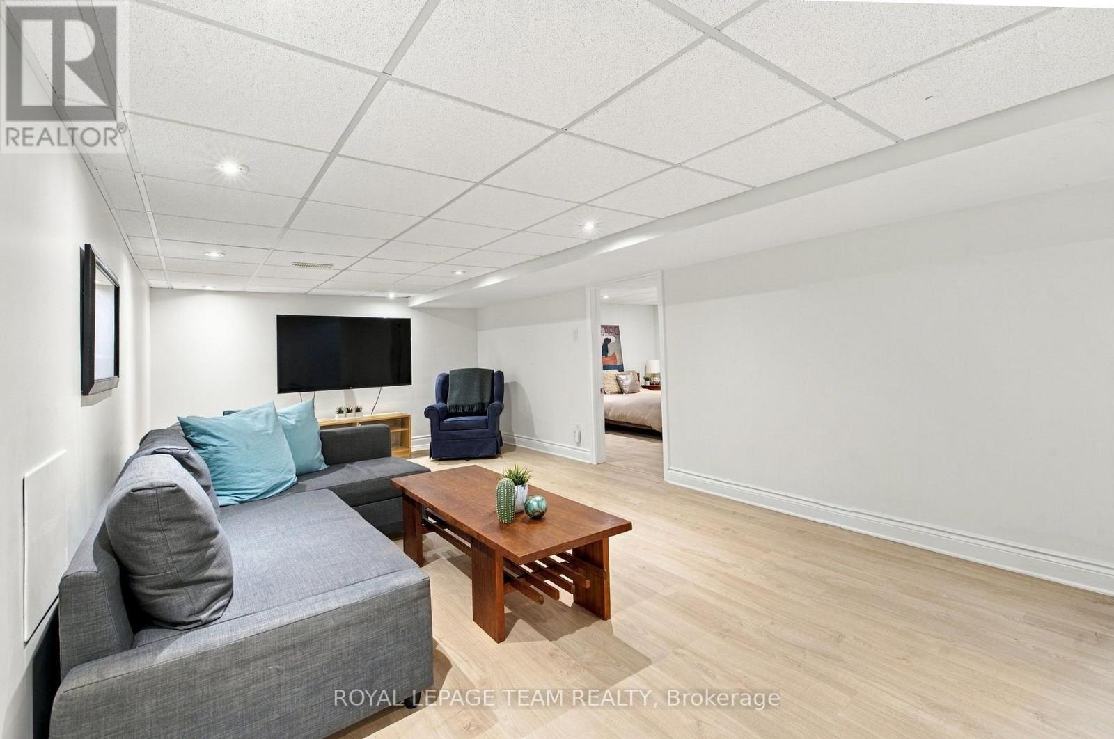 1377 Fontenay Crescent, Ottawa, ON