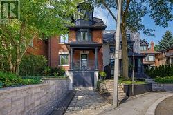 32 EDGEWOOD CRESCENT Toronto, ON M4W 3A9