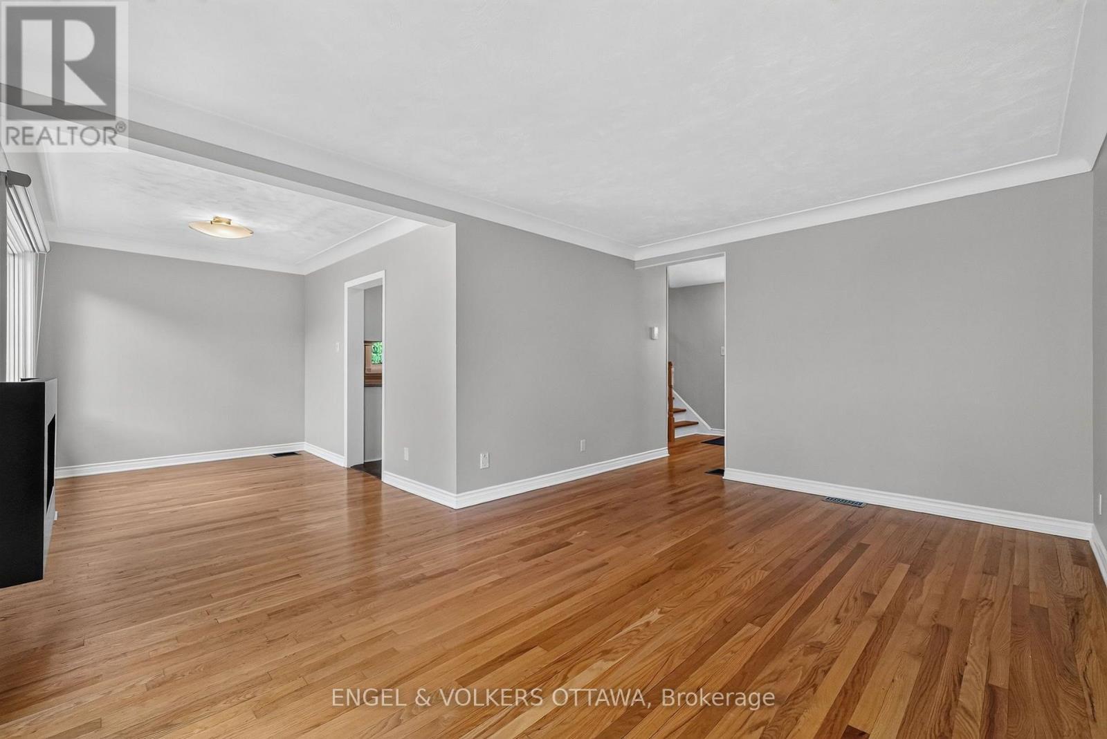 916 Iroquois Road, Ottawa, ON