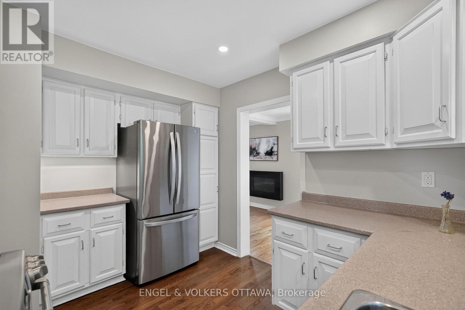 916 Iroquois Road, Ottawa, ON