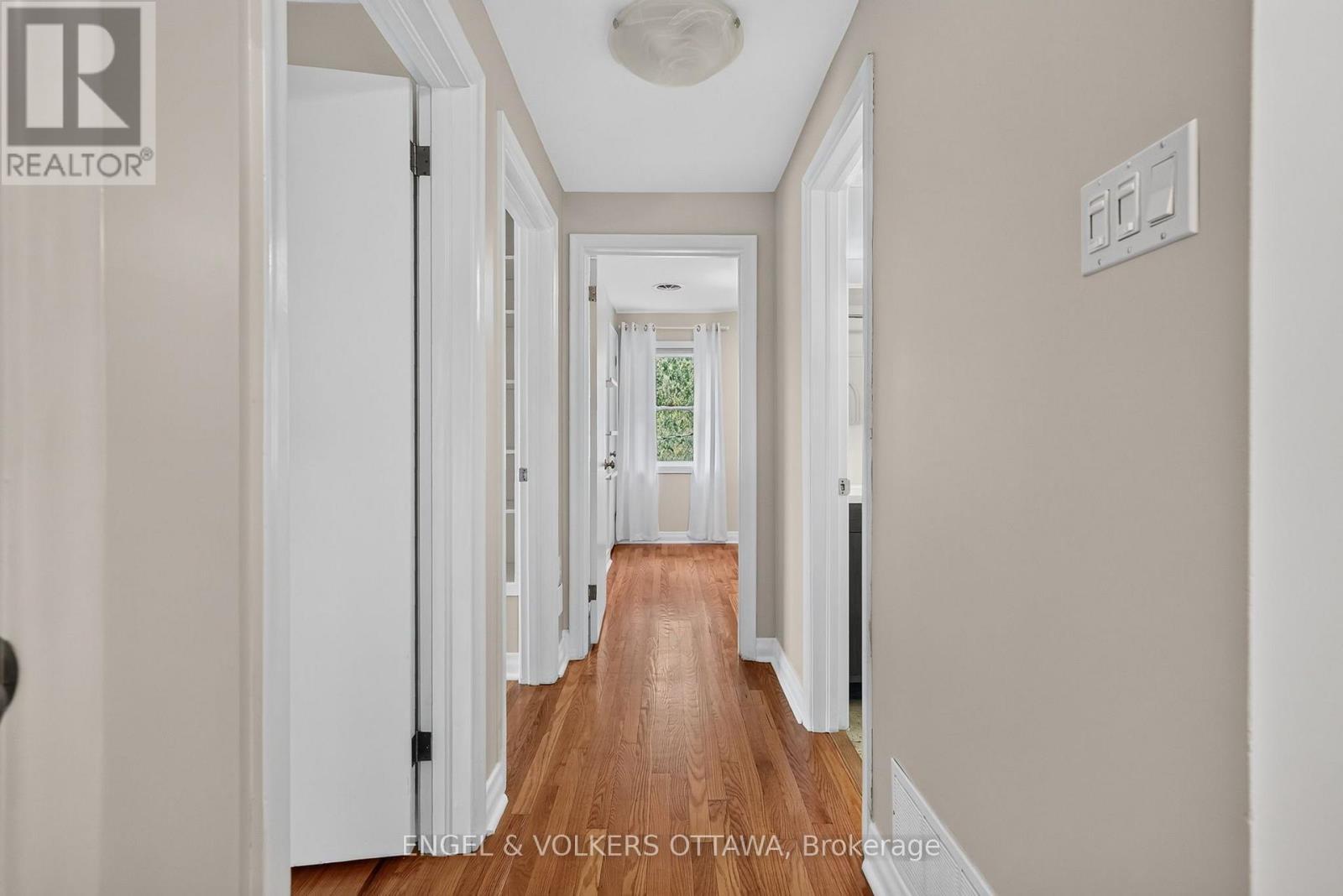 916 Iroquois Road, Ottawa, ON