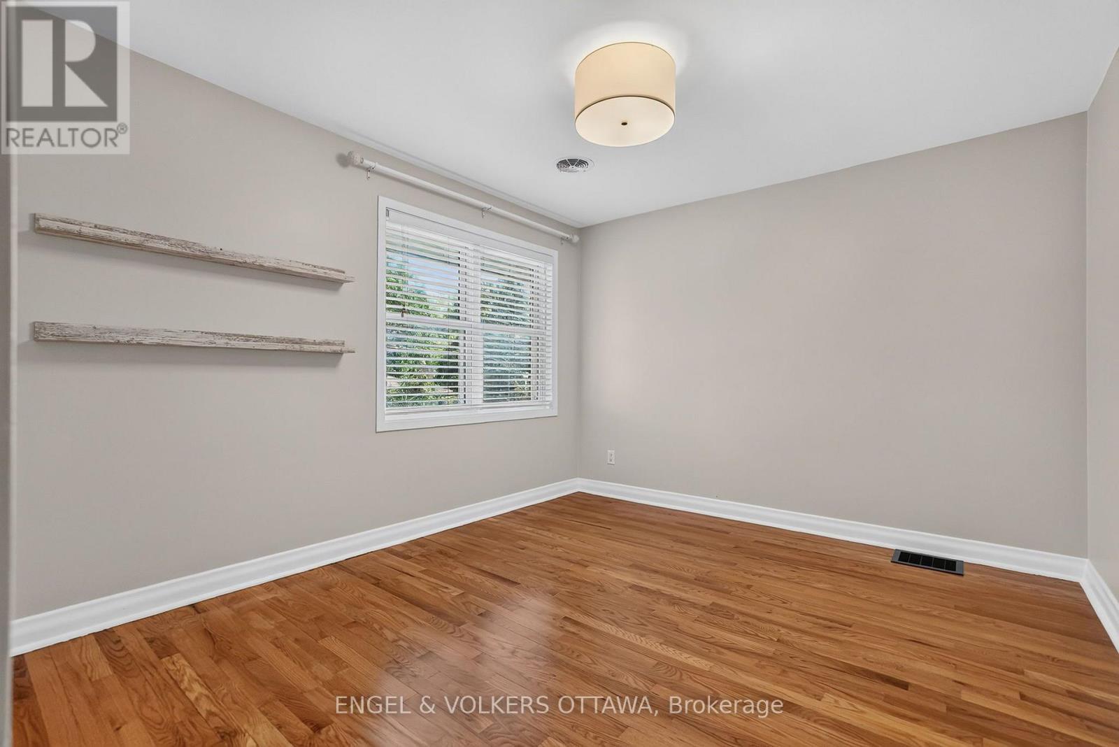 916 Iroquois Road, Ottawa, ON