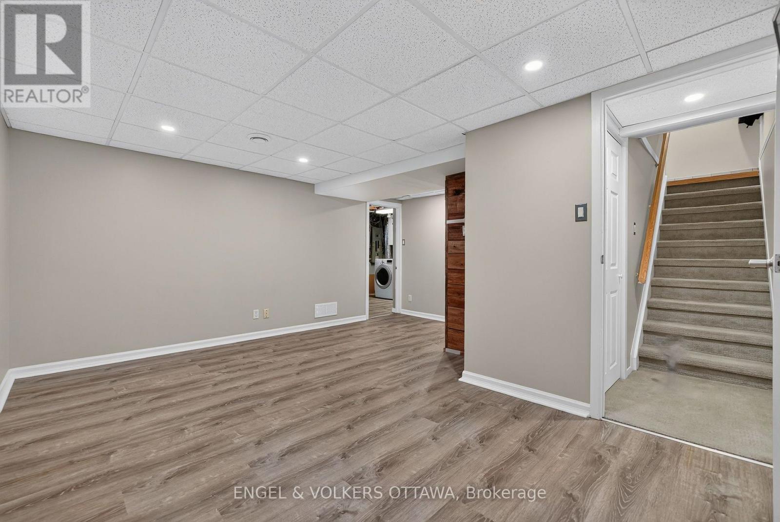 916 Iroquois Road, Ottawa, ON