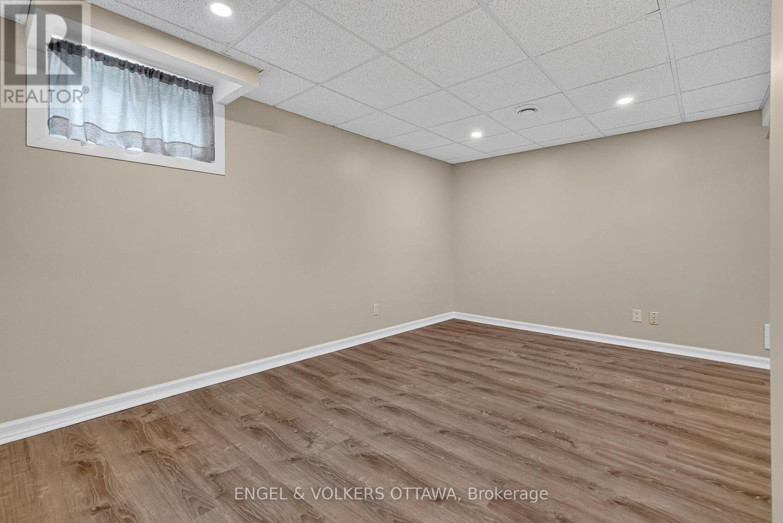 916 Iroquois Road, Ottawa, ON