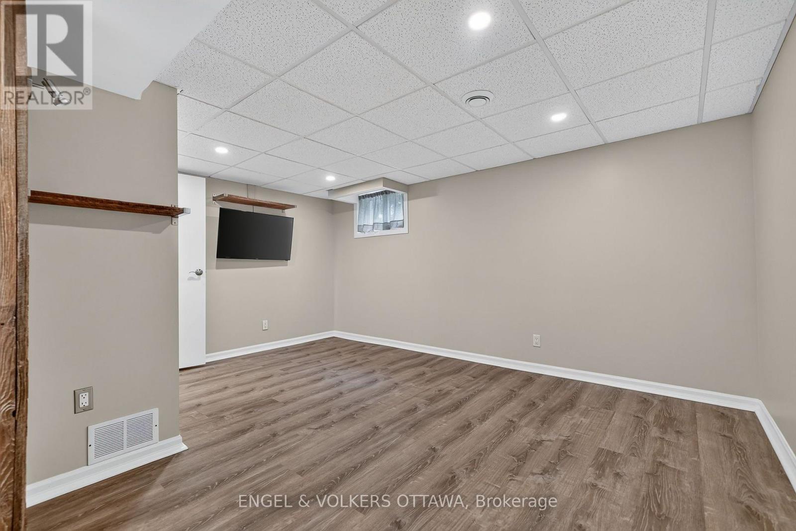 916 Iroquois Road, Ottawa, ON