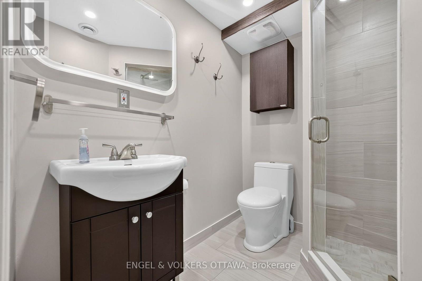 916 Iroquois Road, Ottawa, ON