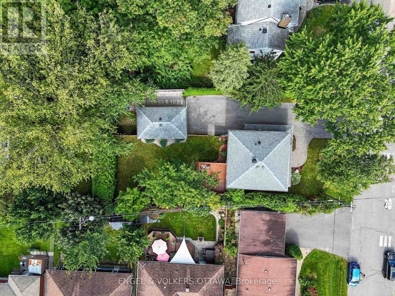 916 Iroquois Road, Ottawa, ON