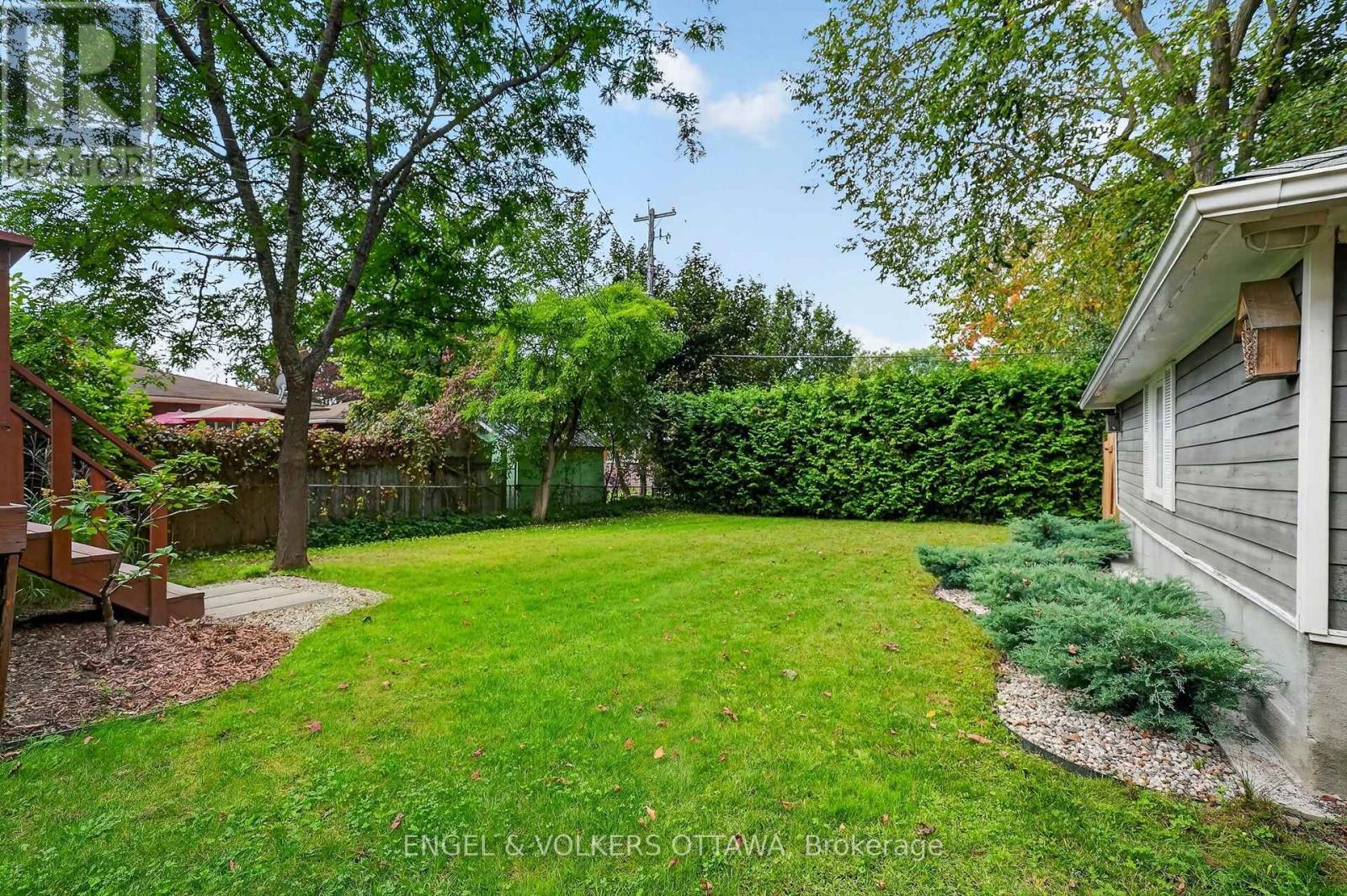 916 Iroquois Road, Ottawa, ON