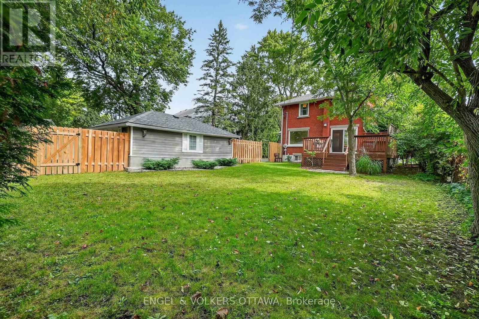 916 Iroquois Road, Ottawa, ON