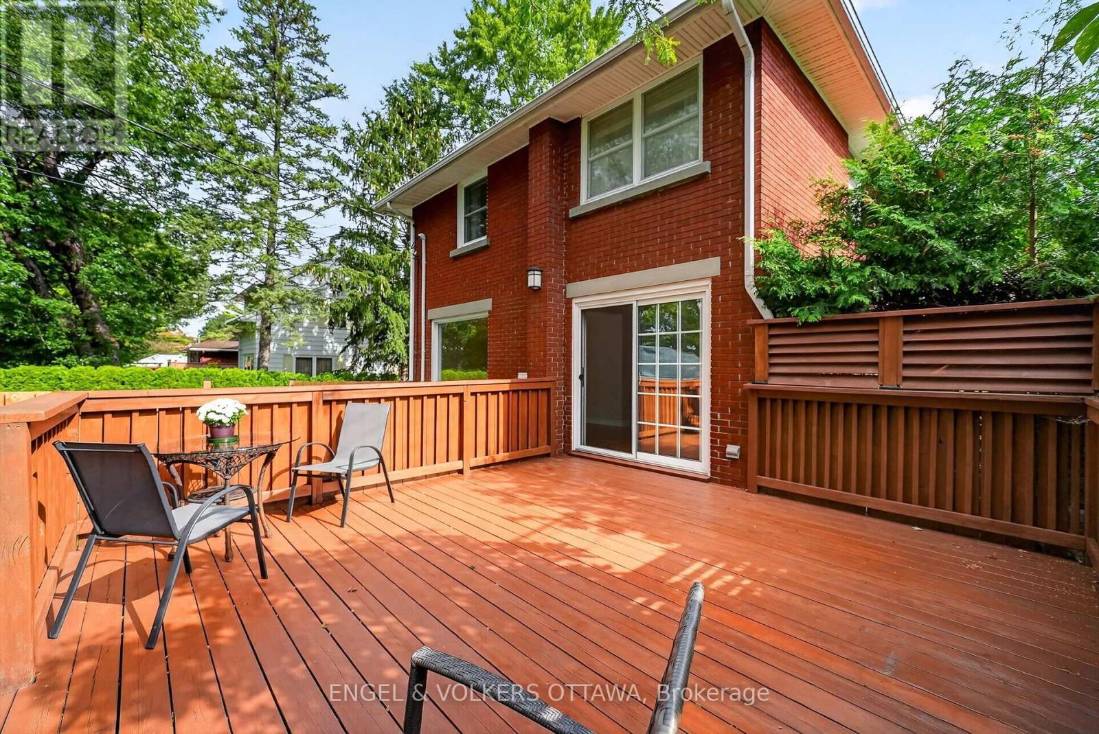 916 Iroquois Road, Ottawa, ON