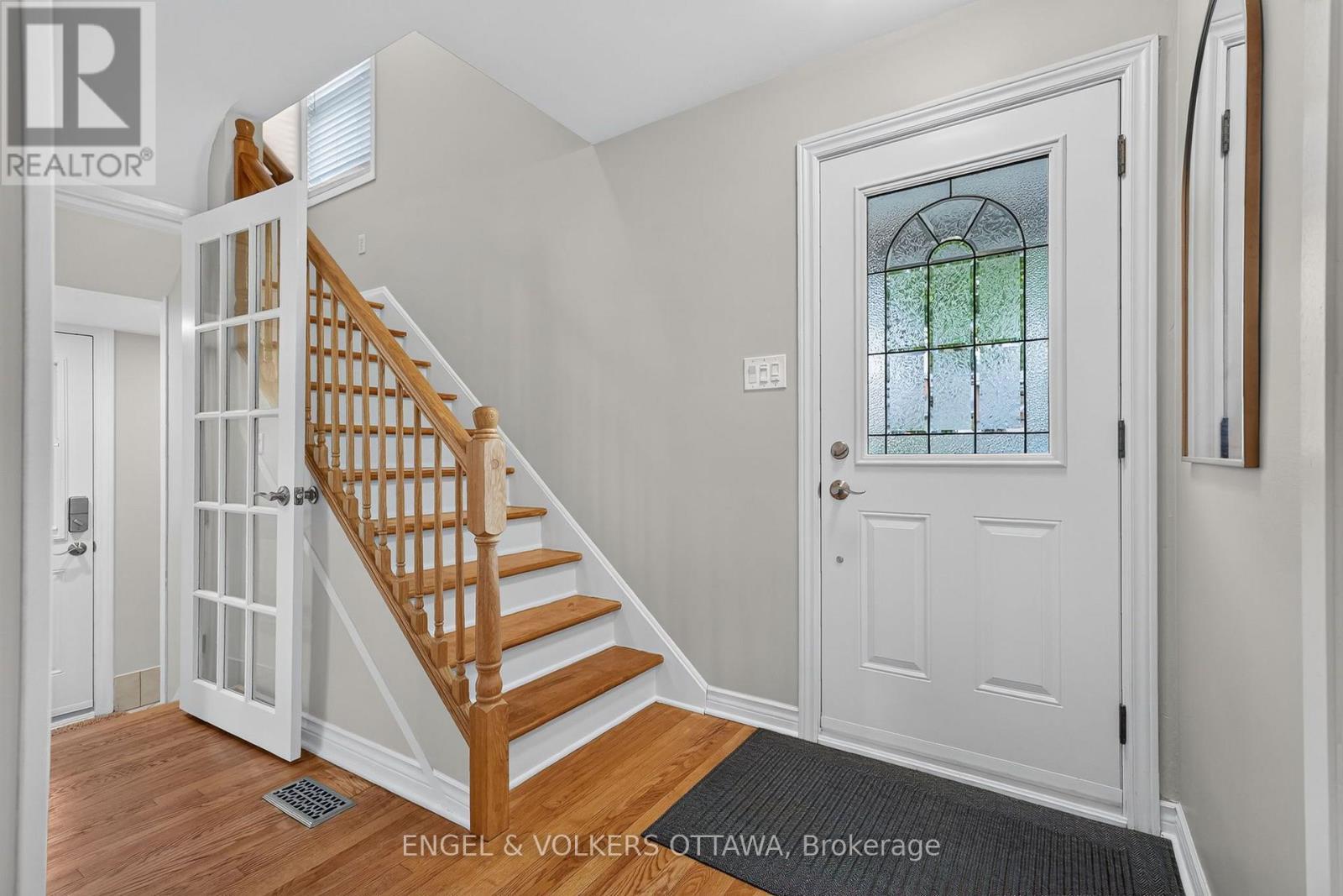 916 Iroquois Road, Ottawa, ON