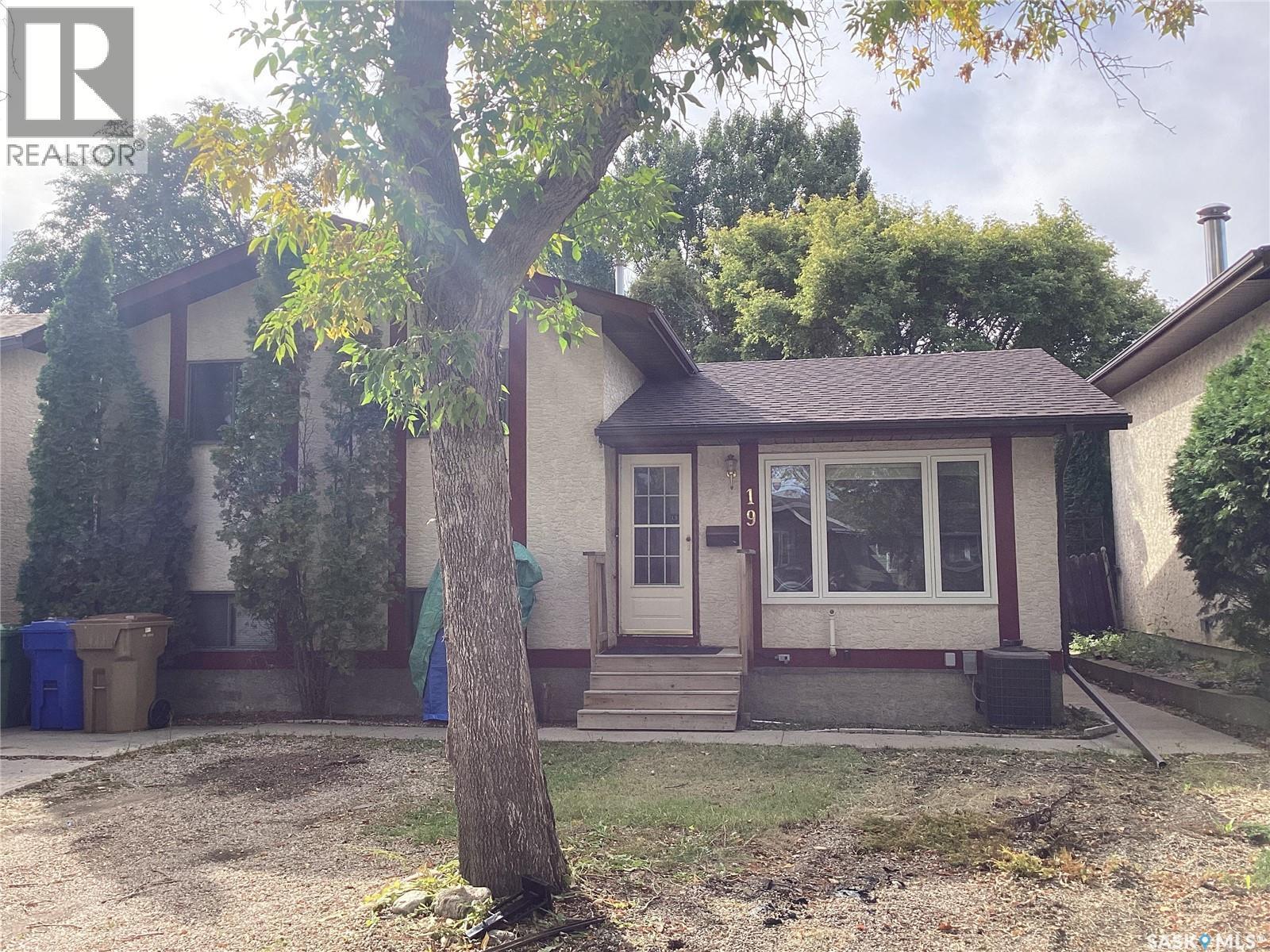 19 Newstead Avenue, Regina, SK