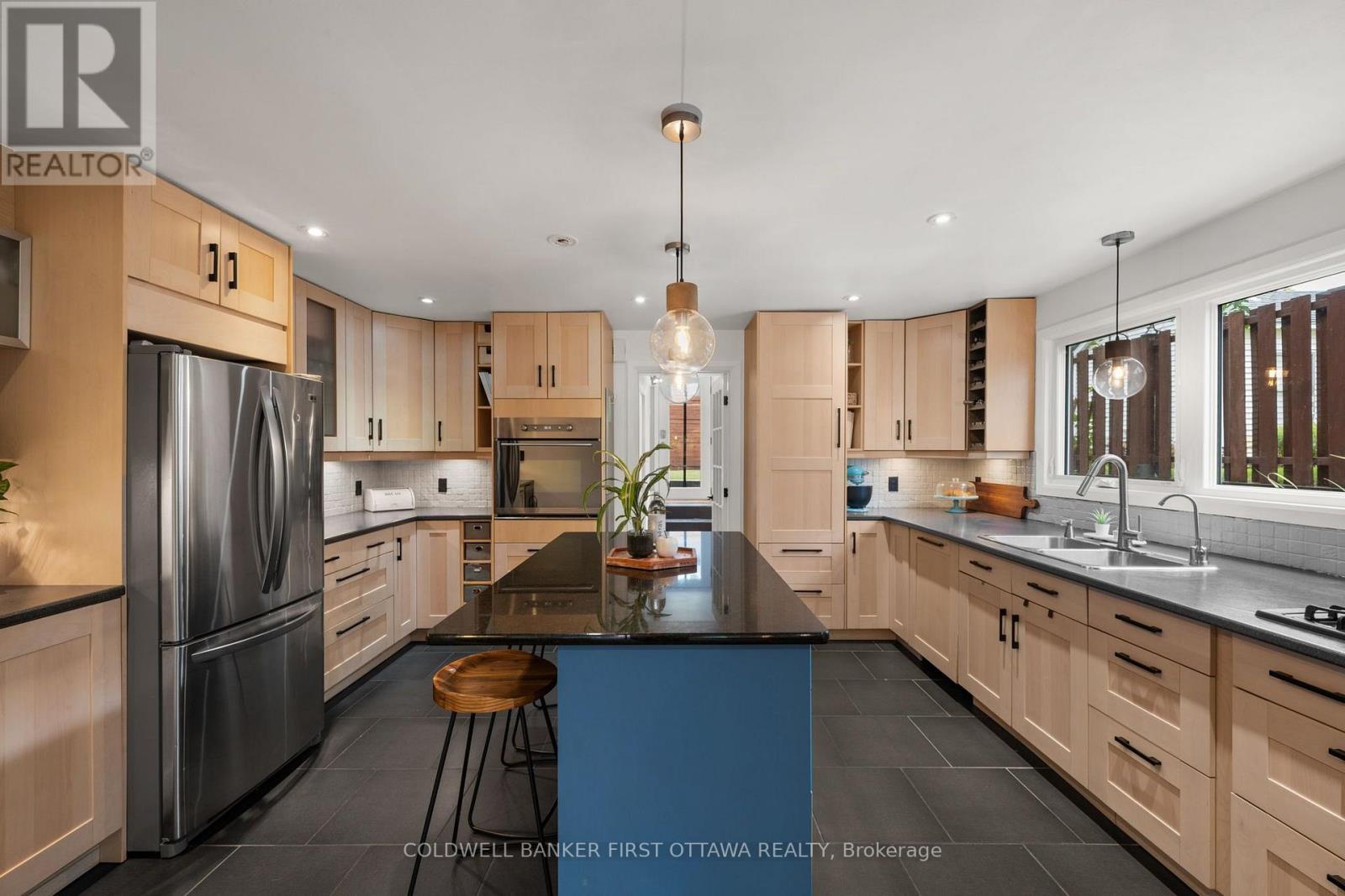 A chef's dream kitchen... with heated floors! - 849 Maplewood Avenue, Ottawa, ON