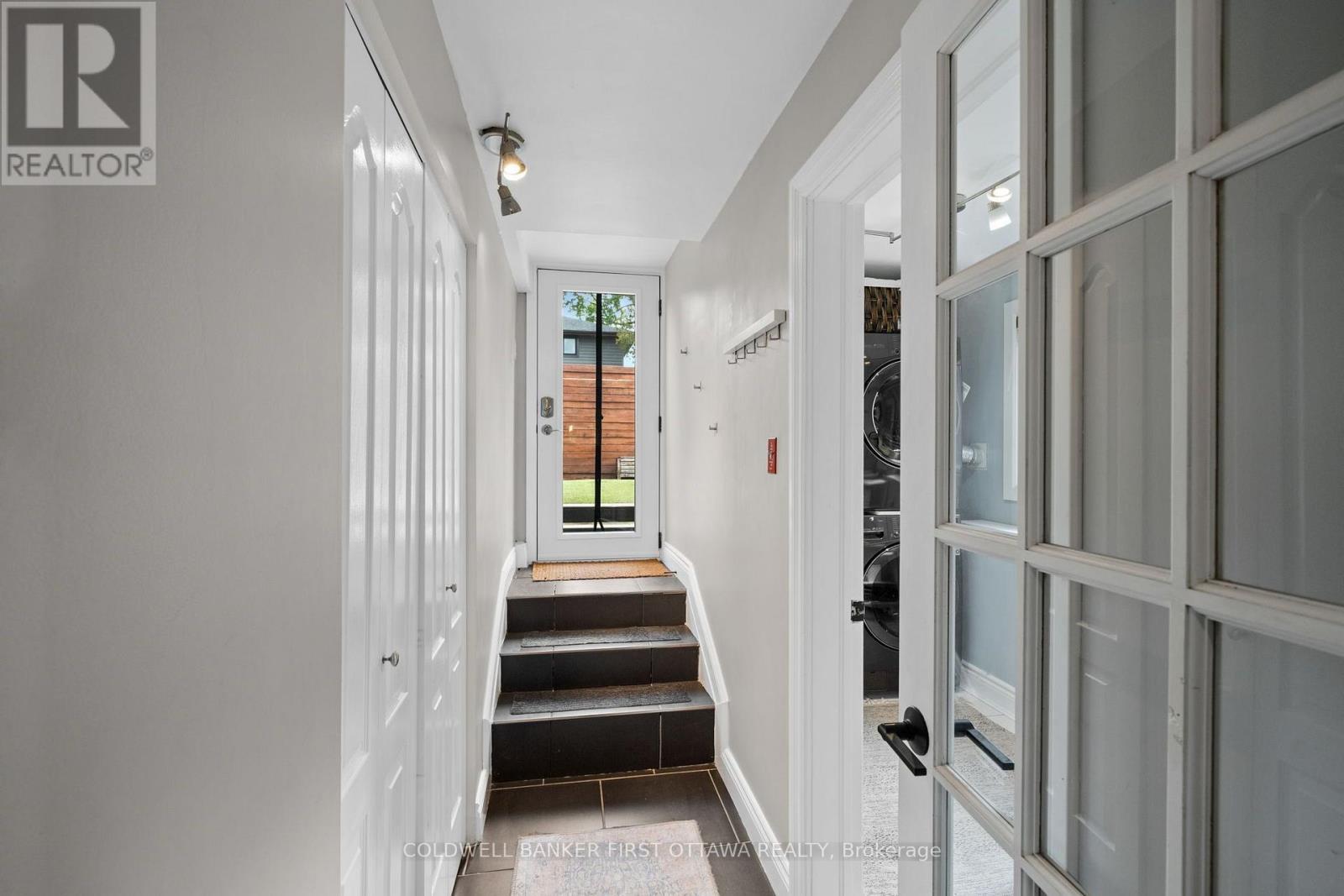 Hallway to backyard w utility closet. - 849 Maplewood Avenue, Ottawa, ON
