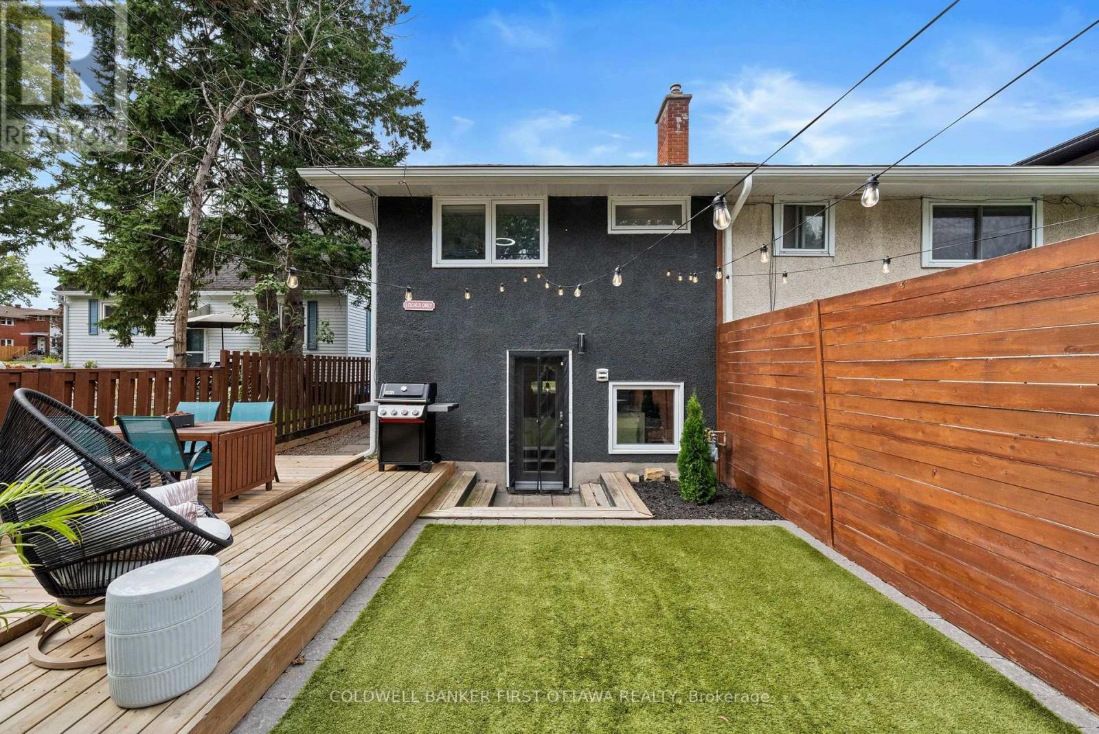 Completely private from neighbours. - 849 Maplewood Avenue, Ottawa, ON