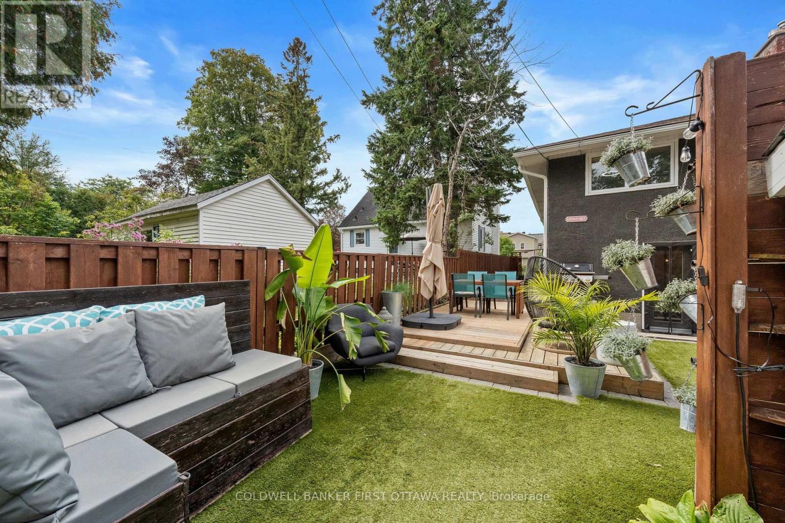 Storage shed, outdoor seating & dining area! - 849 Maplewood Avenue, Ottawa, ON
