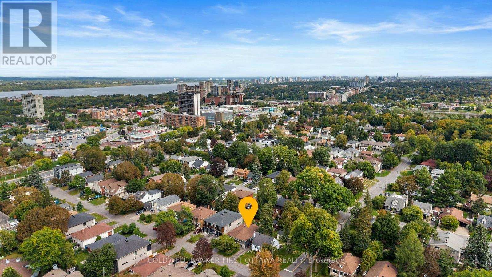 Mins to LRT Stations and access to HWY 417 & 416. - 849 Maplewood Avenue, Ottawa, ON
