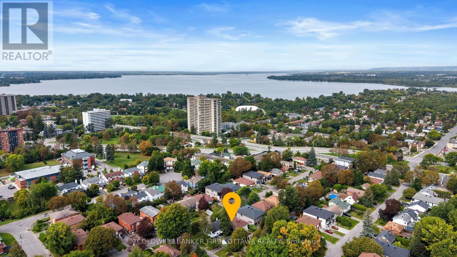 Steps from walking paths & Frank Ryan Park! - 849 Maplewood Avenue, Ottawa, ON