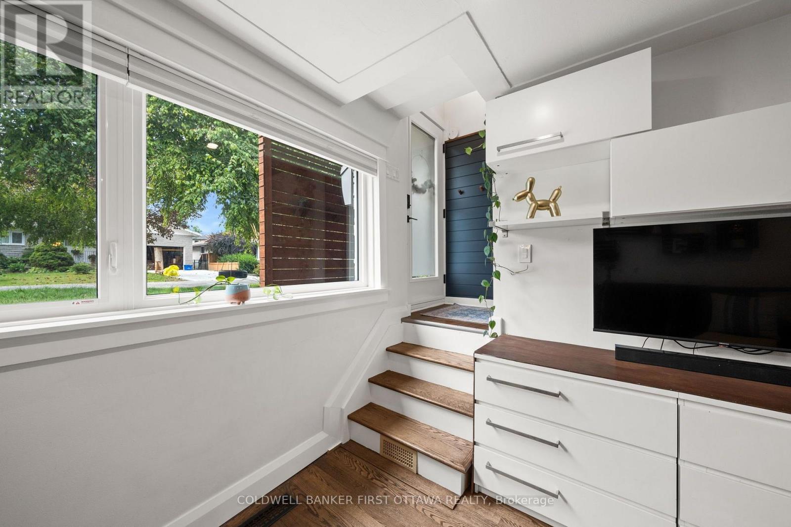 Step down to your entertaining level. - 849 Maplewood Avenue, Ottawa, ON