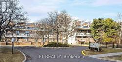 332 - 2 VALHALLA INN ROAD Toronto, ON M9B 6C3