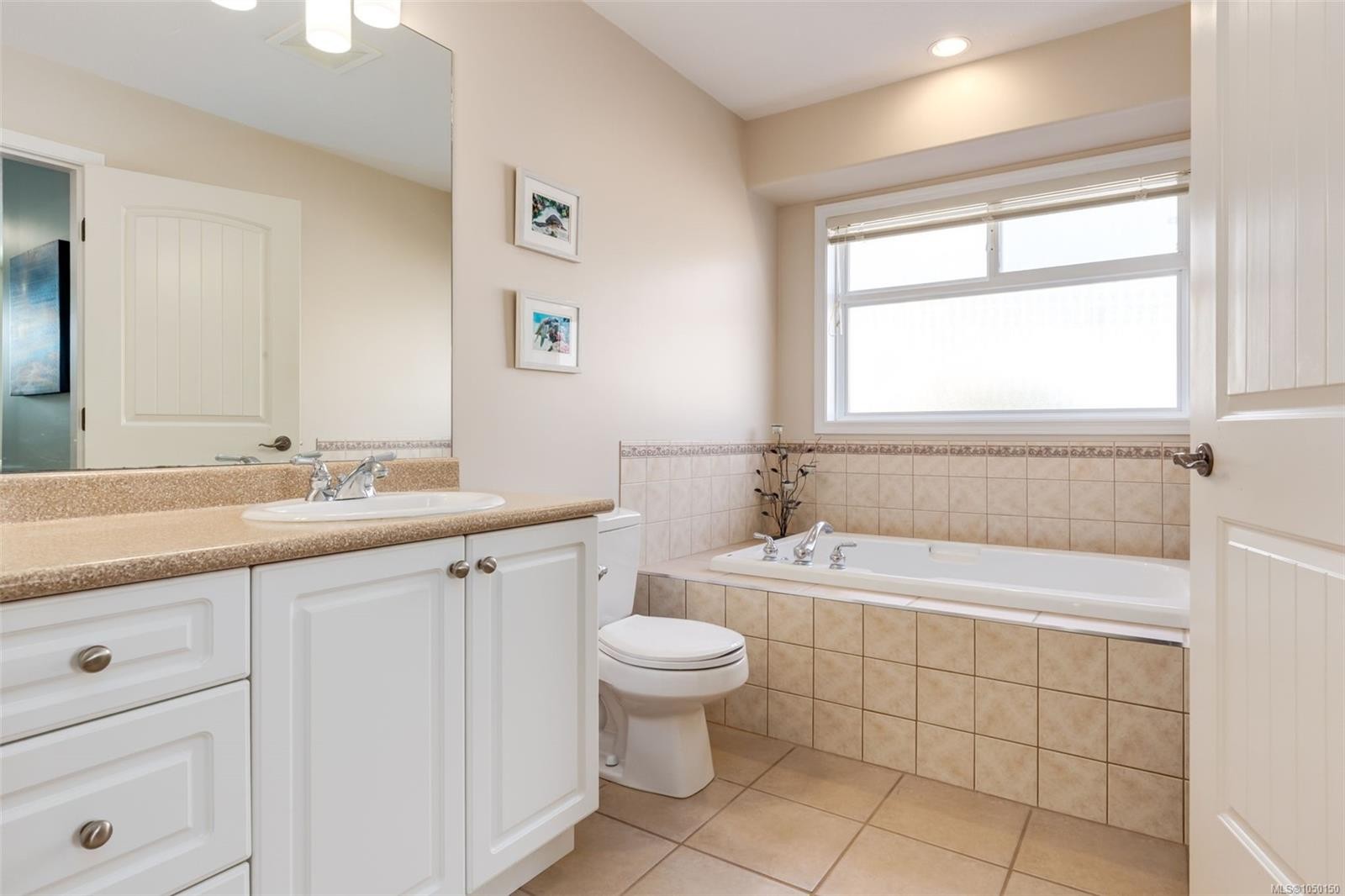 1153 Roberton Blvd, Parksville, BC