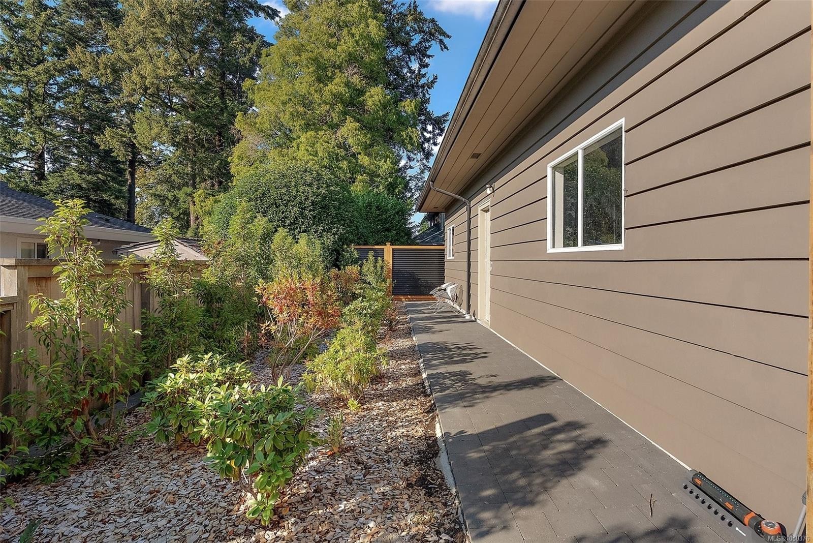 1680 Ash Rd, Saanich, BC