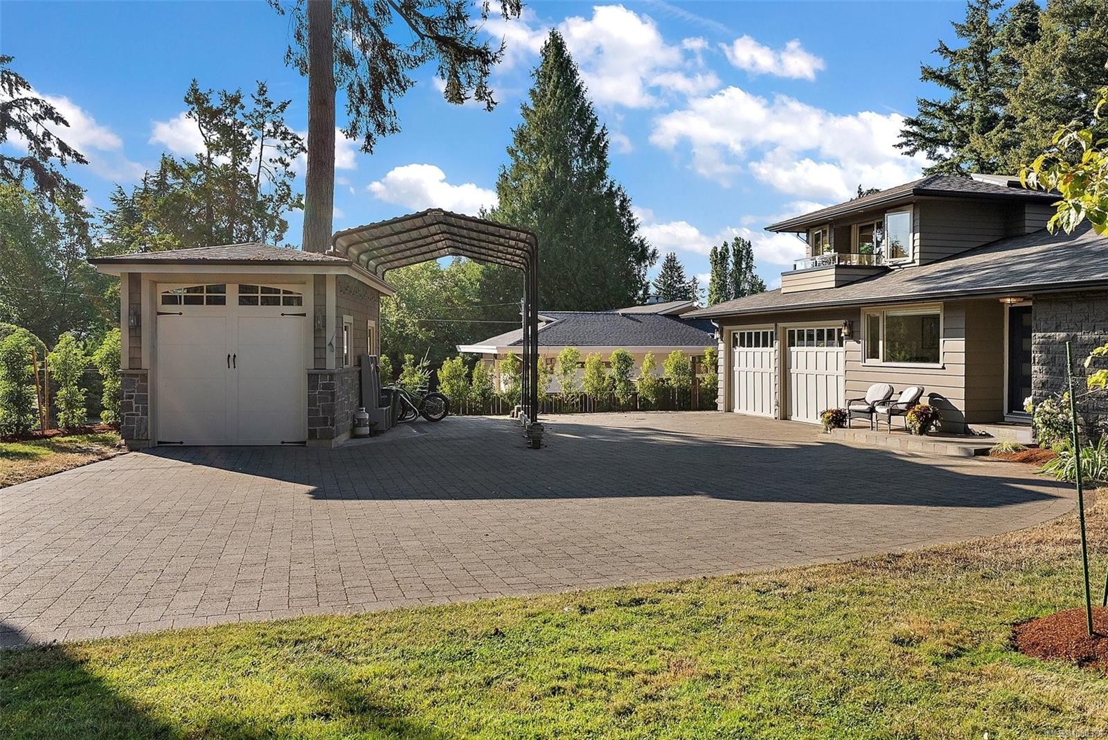 1680 Ash Rd, Saanich, BC
