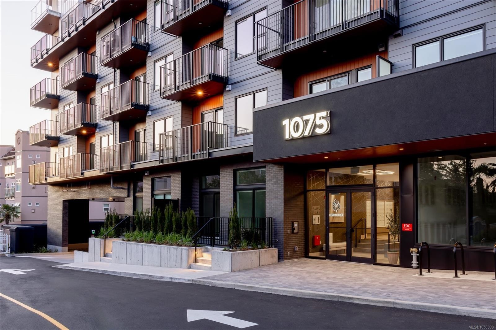 #205-1075 Tillicum Rd, Esquimalt, BC