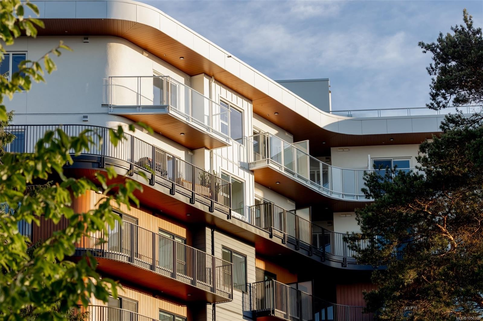 #205-1075 Tillicum Rd, Esquimalt, BC