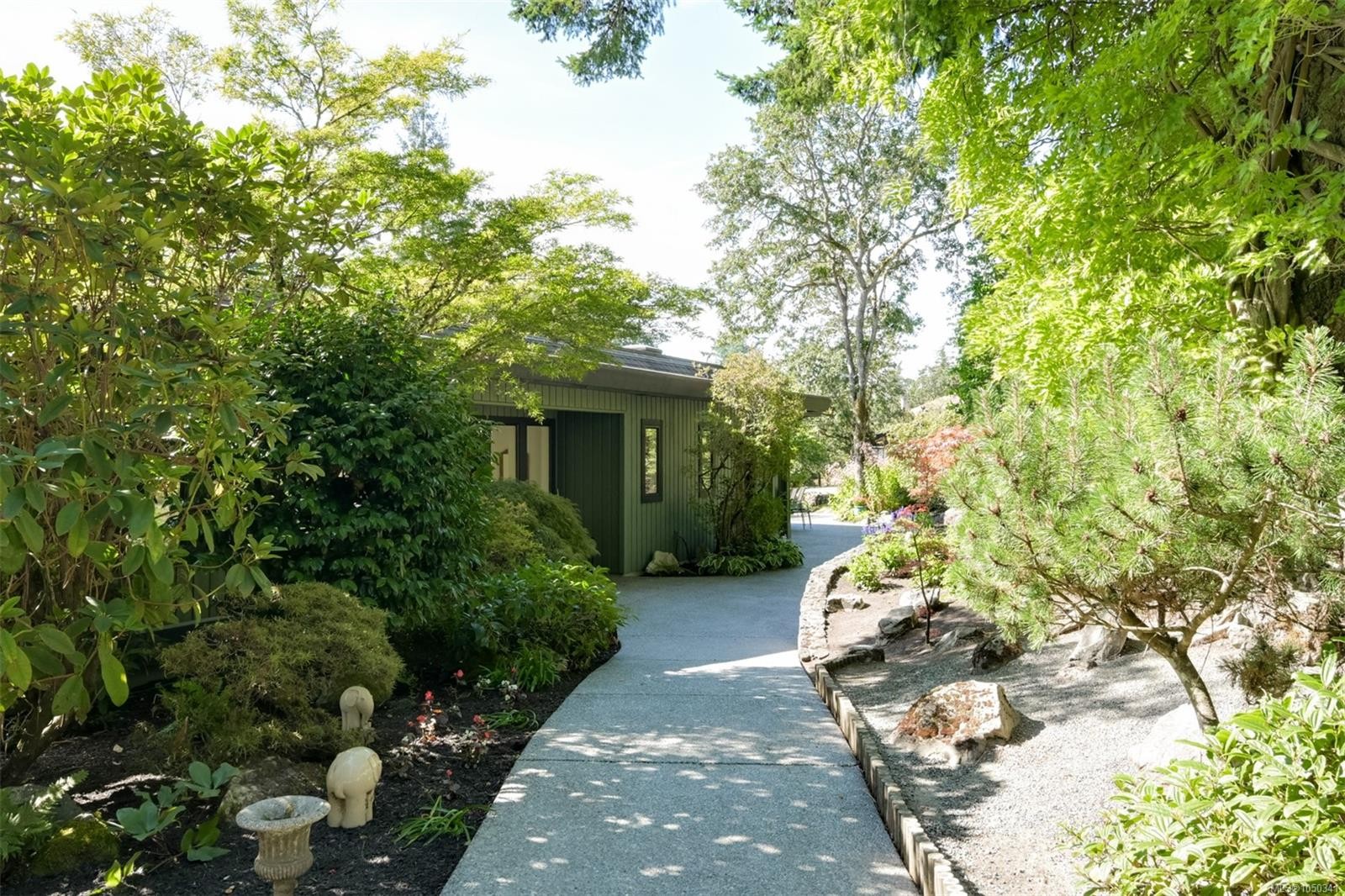 1682 Charlton Rd, Saanich, BC