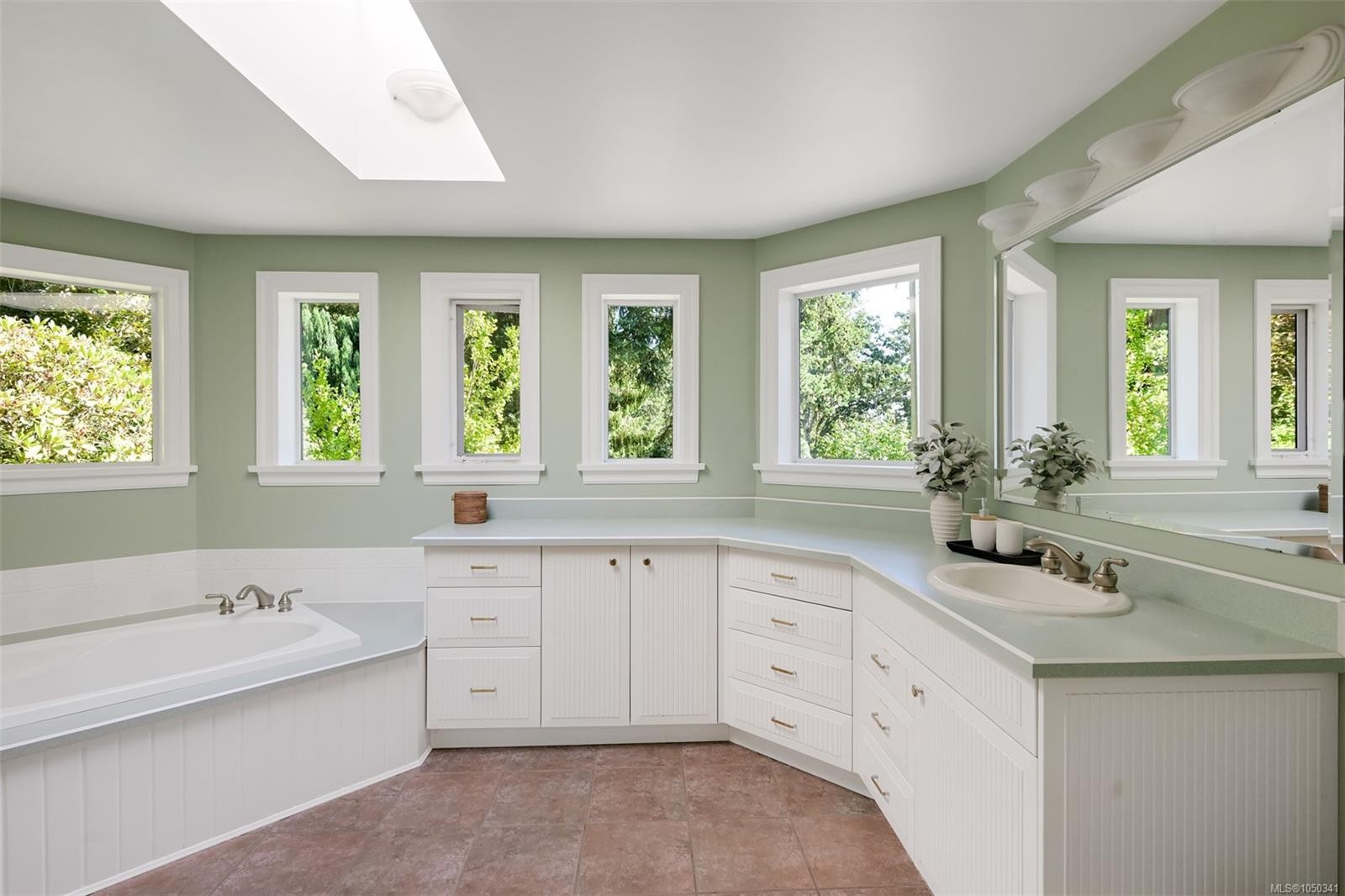 1682 Charlton Rd, Saanich, BC