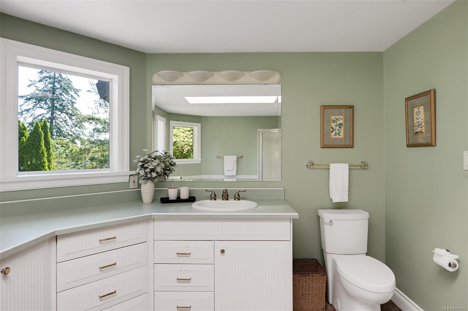 1682 Charlton Rd, Saanich, BC