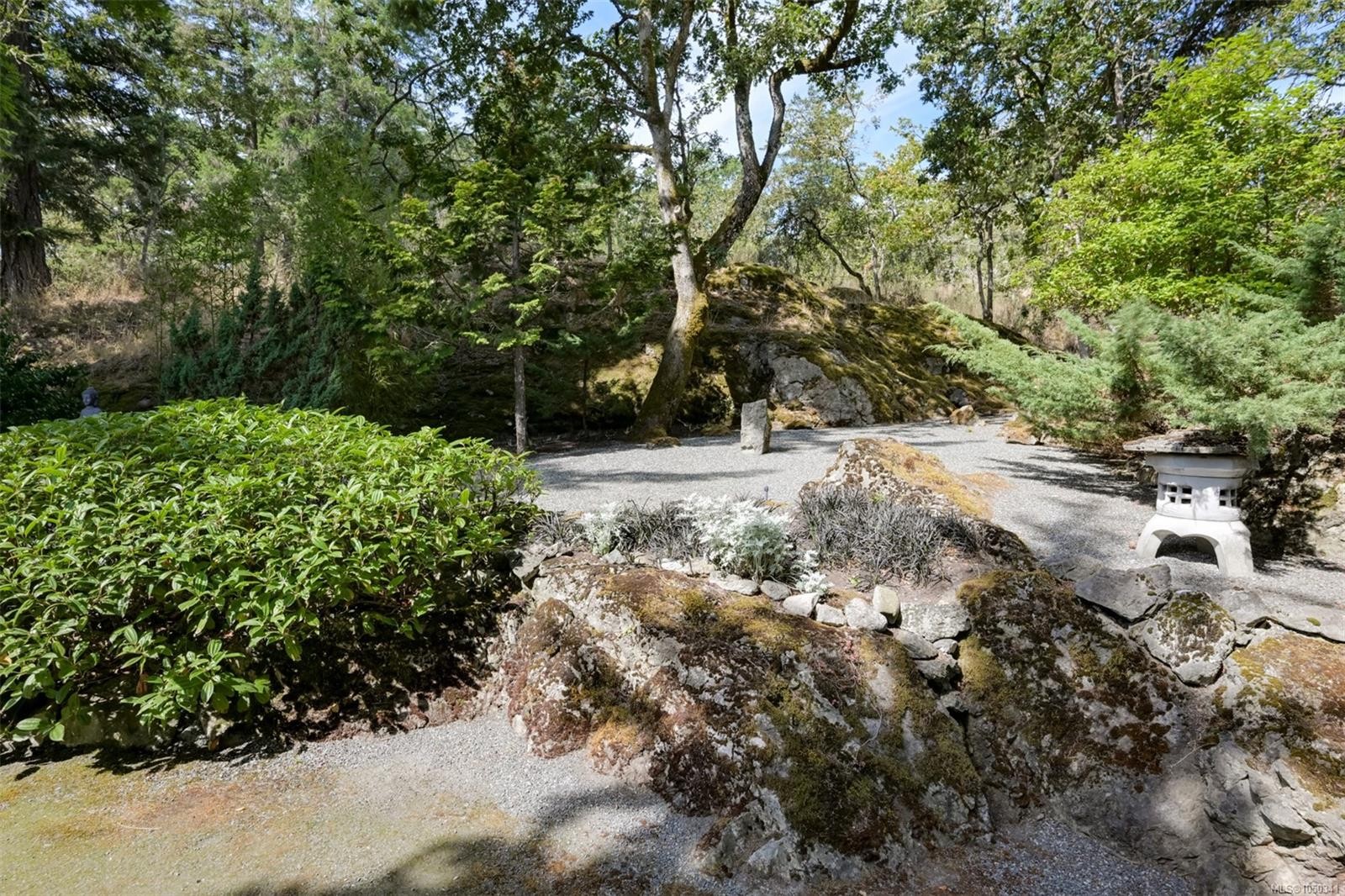 1682 Charlton Rd, Saanich, BC