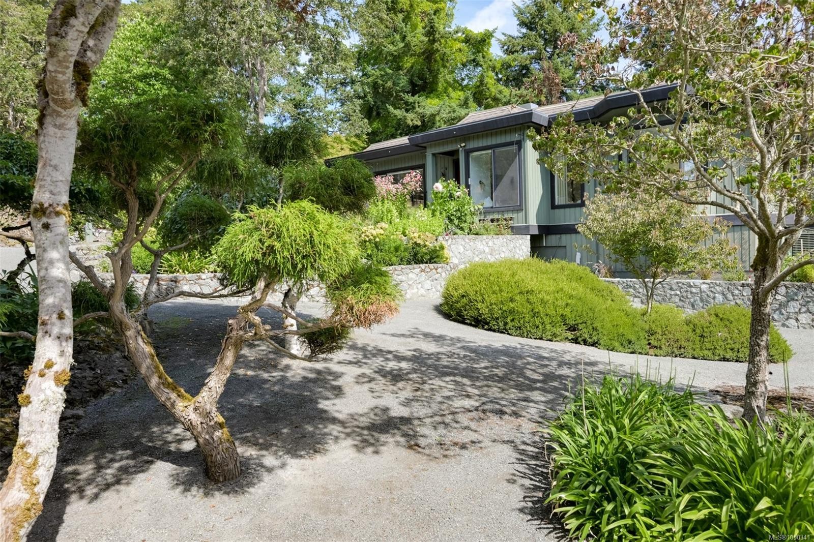1682 Charlton Rd, Saanich, BC