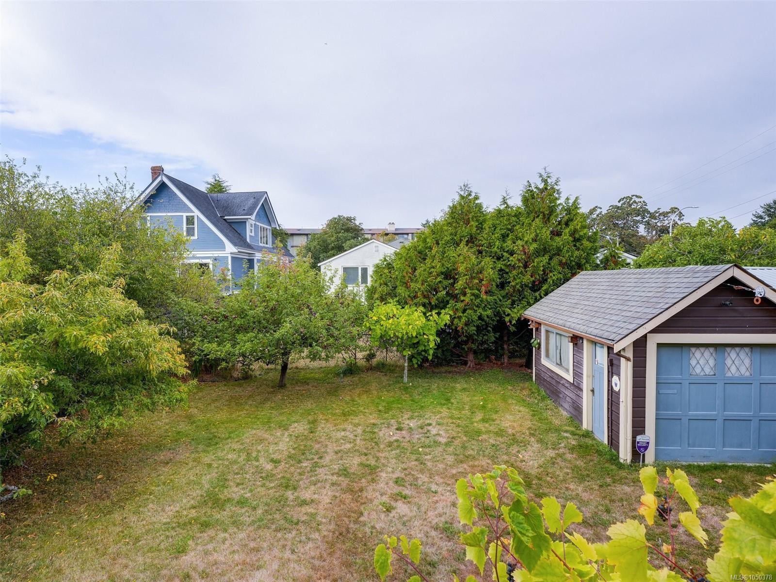 1956 Ashgrove St, Victoria, BC
