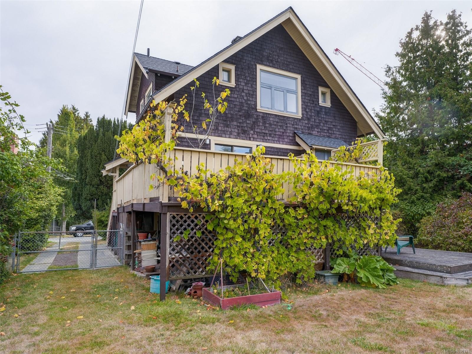 1956 Ashgrove St, Victoria, BC