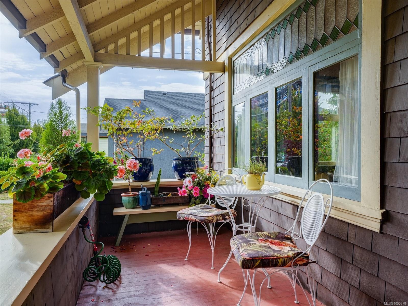 1956 Ashgrove St, Victoria, BC