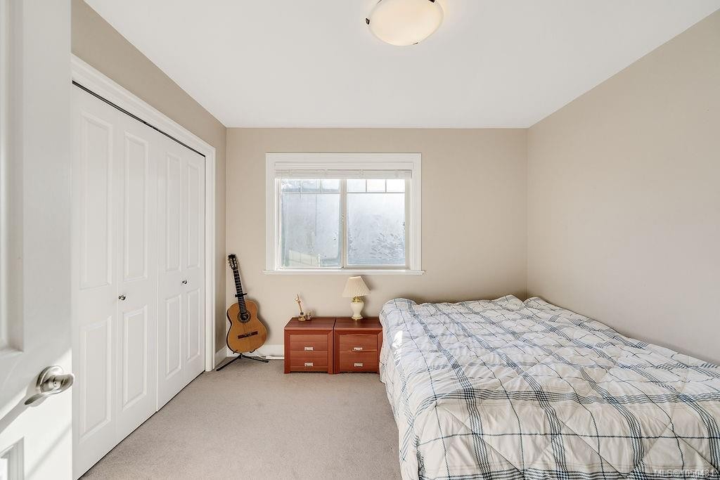 #110-1177 Deerview Pl, Langford, BC