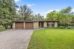 193 Robindale RD Winnipeg, MB R3R 1G9