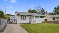 577 Cedarcrest DR Winnipeg, MB R2G 0E1