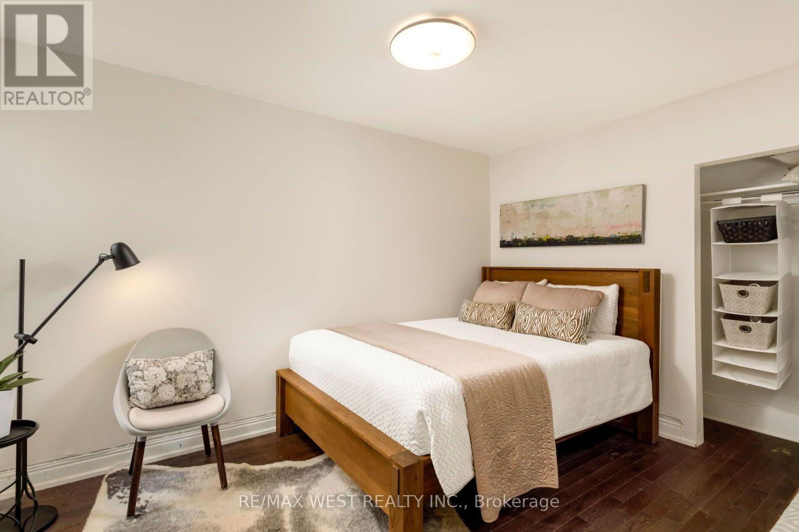 10 Marshall Street, Toronto, ON