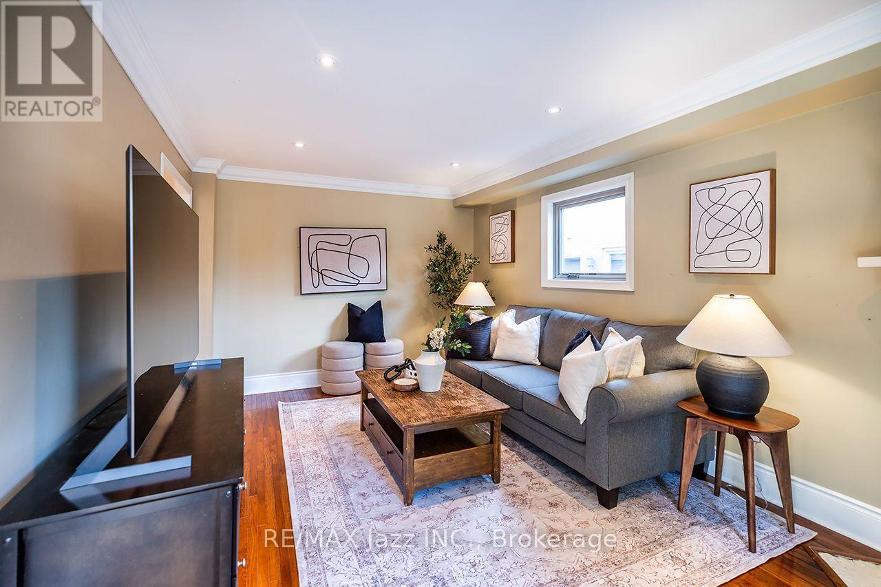 106 Tilman Circle, Markham (Markham Village), ON