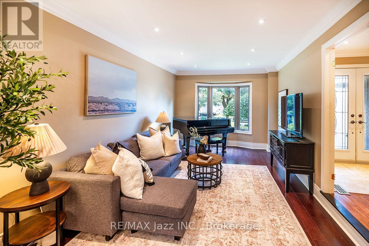 106 Tilman Circle, Markham (Markham Village), ON