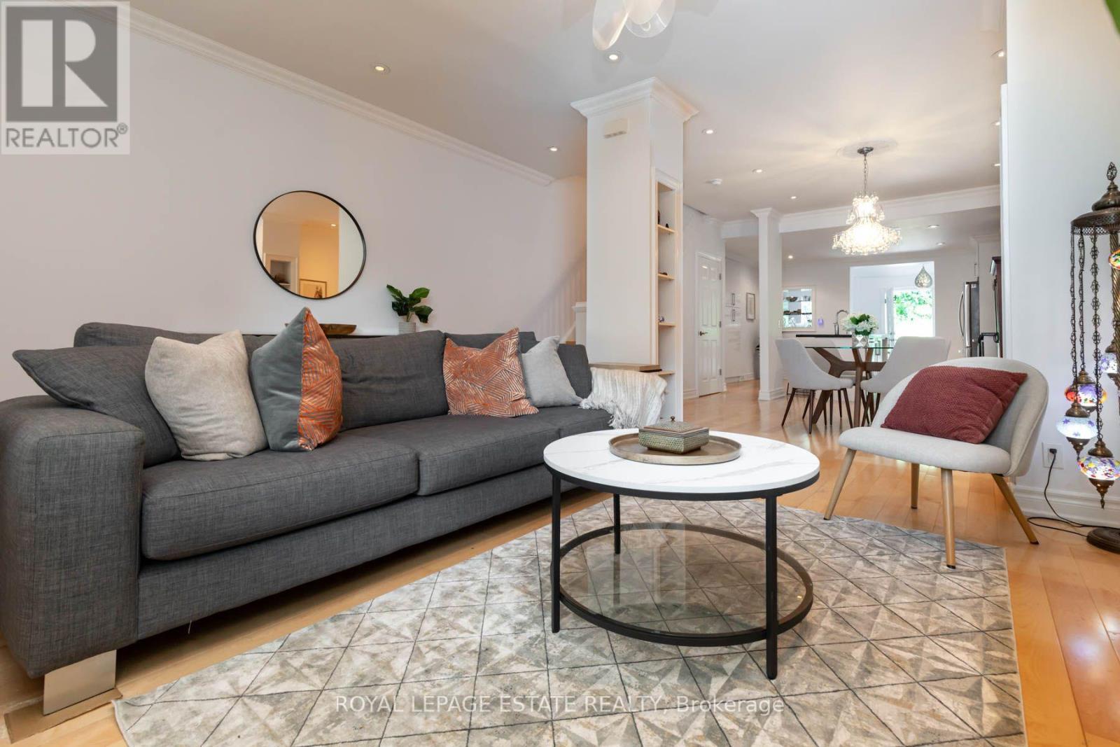 48 Bloomfield Avenue, Toronto, ON