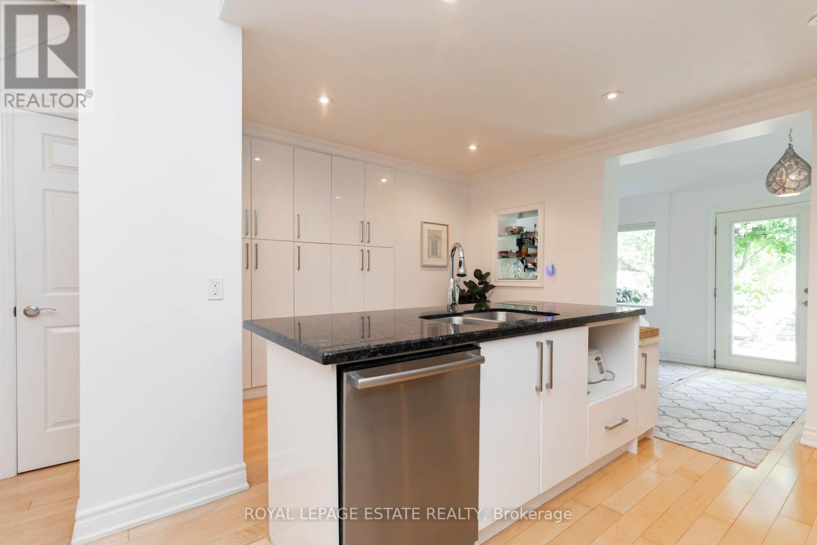 48 Bloomfield Avenue, Toronto, ON