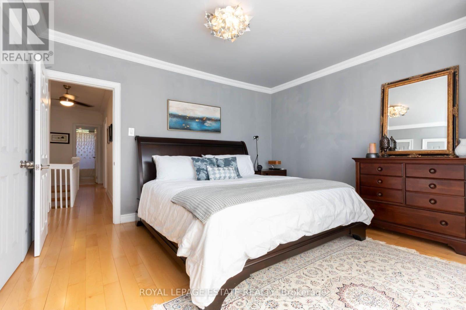 48 Bloomfield Avenue, Toronto, ON