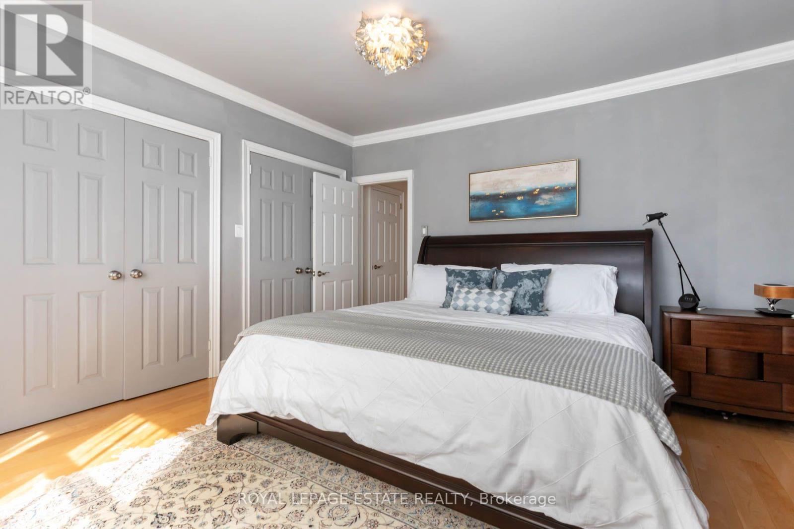 48 Bloomfield Avenue, Toronto, ON